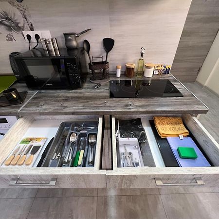 Cool Blue Interior Self Check In Apartment เยเรวาน ภายนอก รูปภาพ