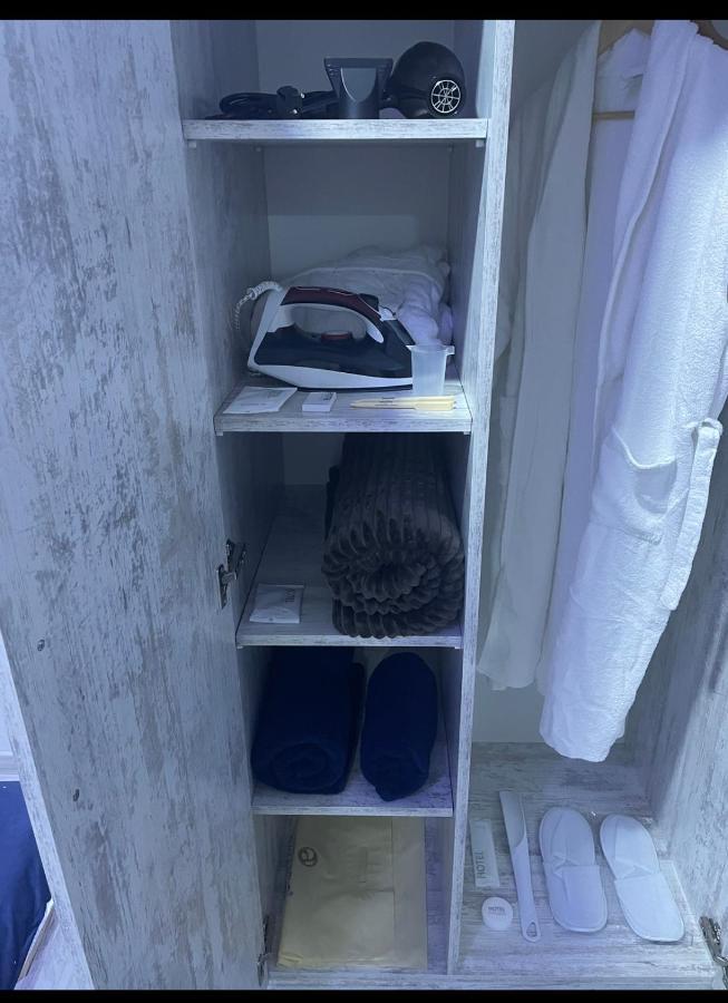 Cool Blue Interior Self Check In Apartment เยเรวาน ภายนอก รูปภาพ