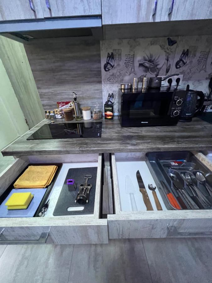 Cool Blue Interior Self Check In Apartment เยเรวาน ภายนอก รูปภาพ