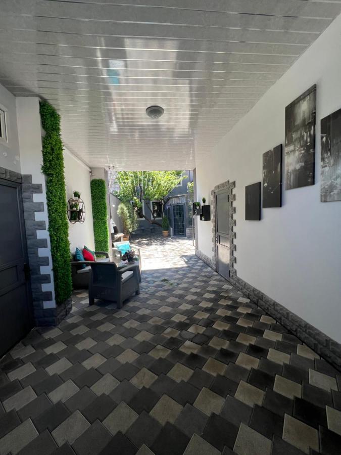 Cool Blue Interior Self Check In Apartment เยเรวาน ภายนอก รูปภาพ