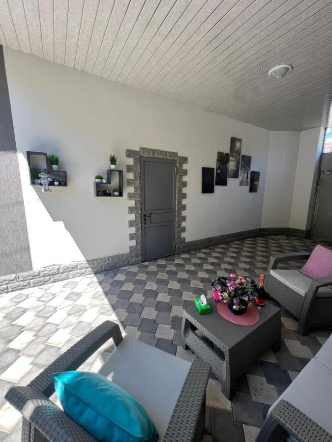 Cool Blue Interior Self Check In Apartment เยเรวาน ภายนอก รูปภาพ