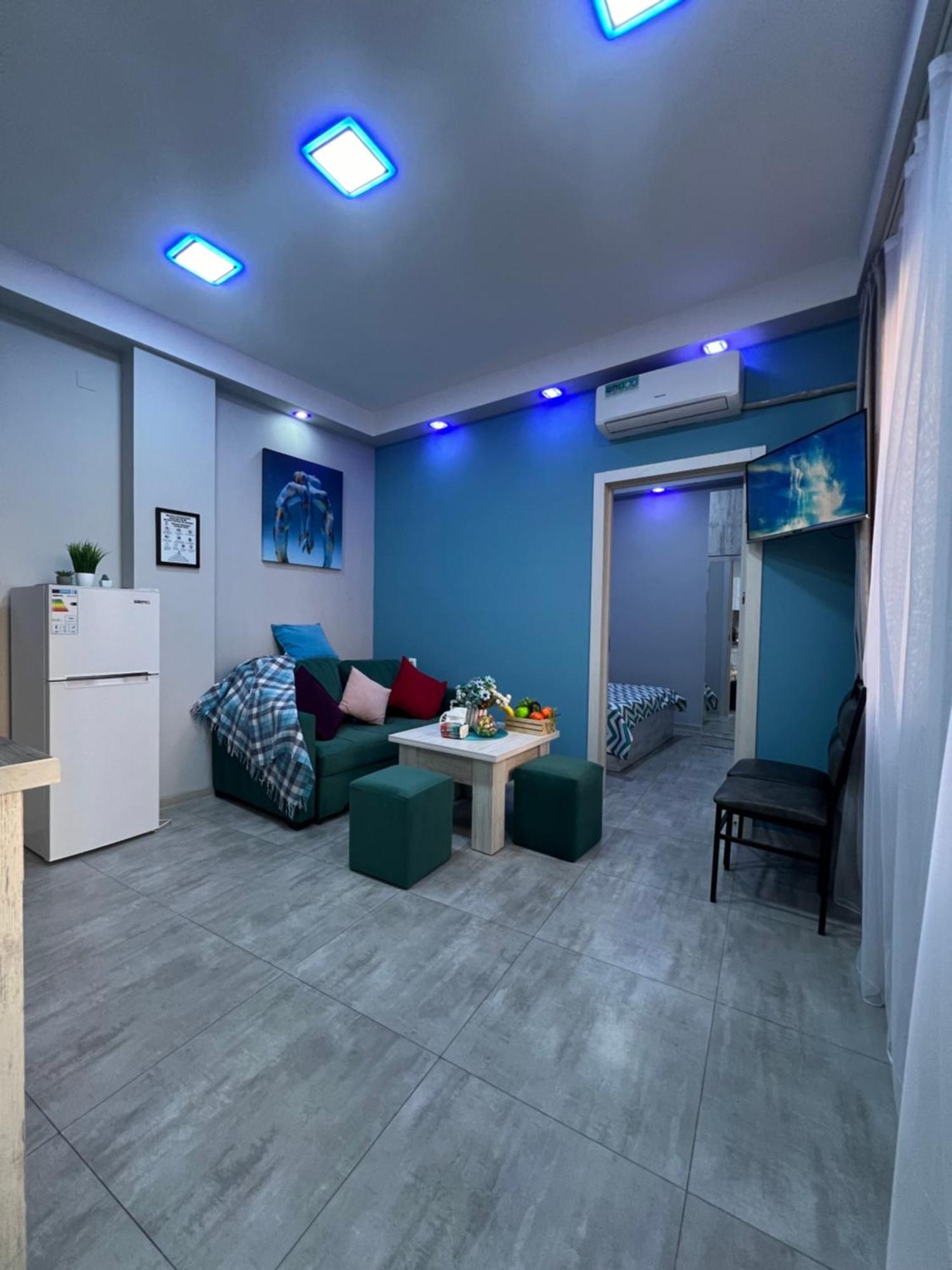 Cool Blue Interior Self Check In Apartment เยเรวาน ภายนอก รูปภาพ