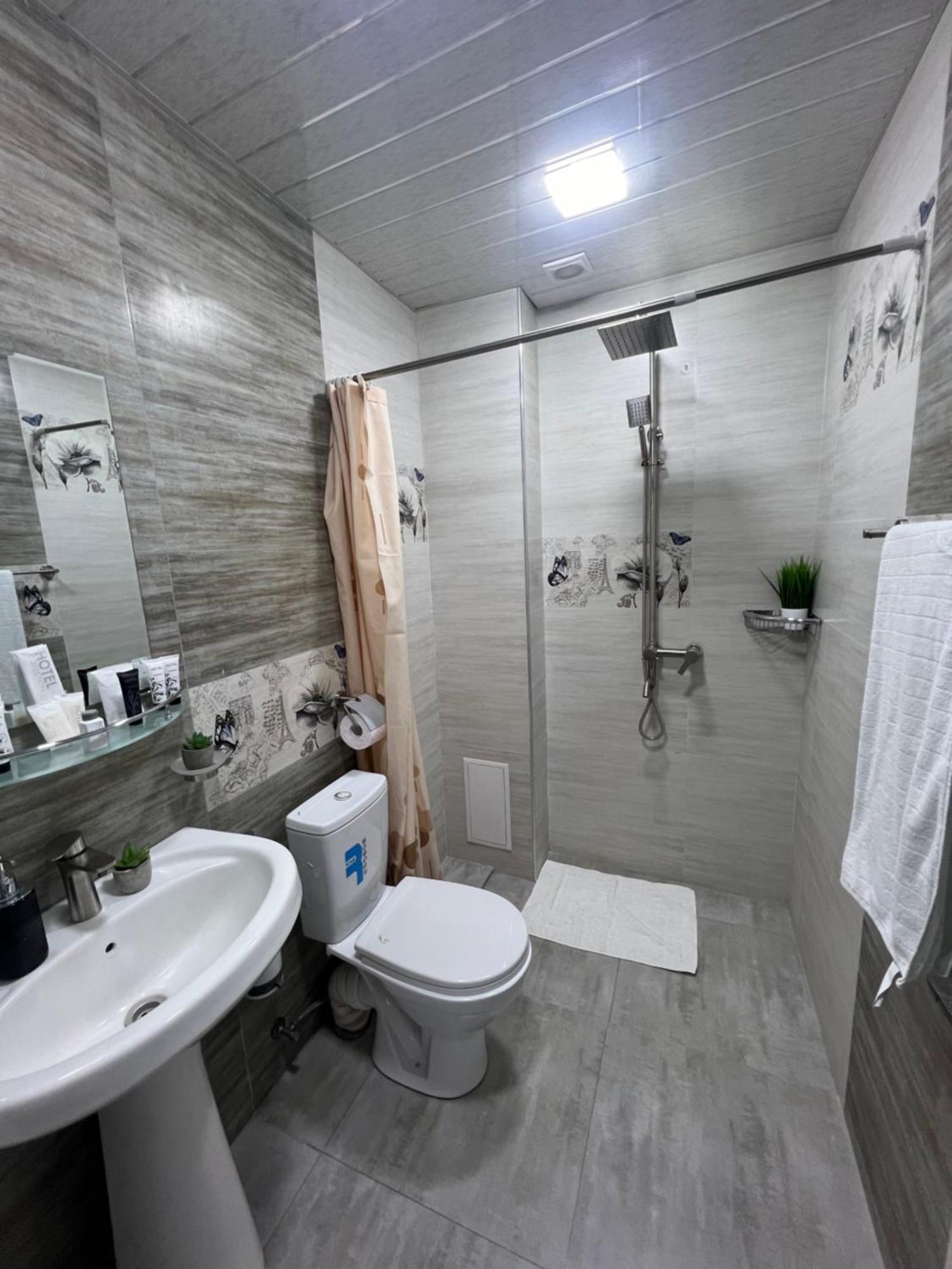 Cool Blue Interior Self Check In Apartment เยเรวาน ภายนอก รูปภาพ
