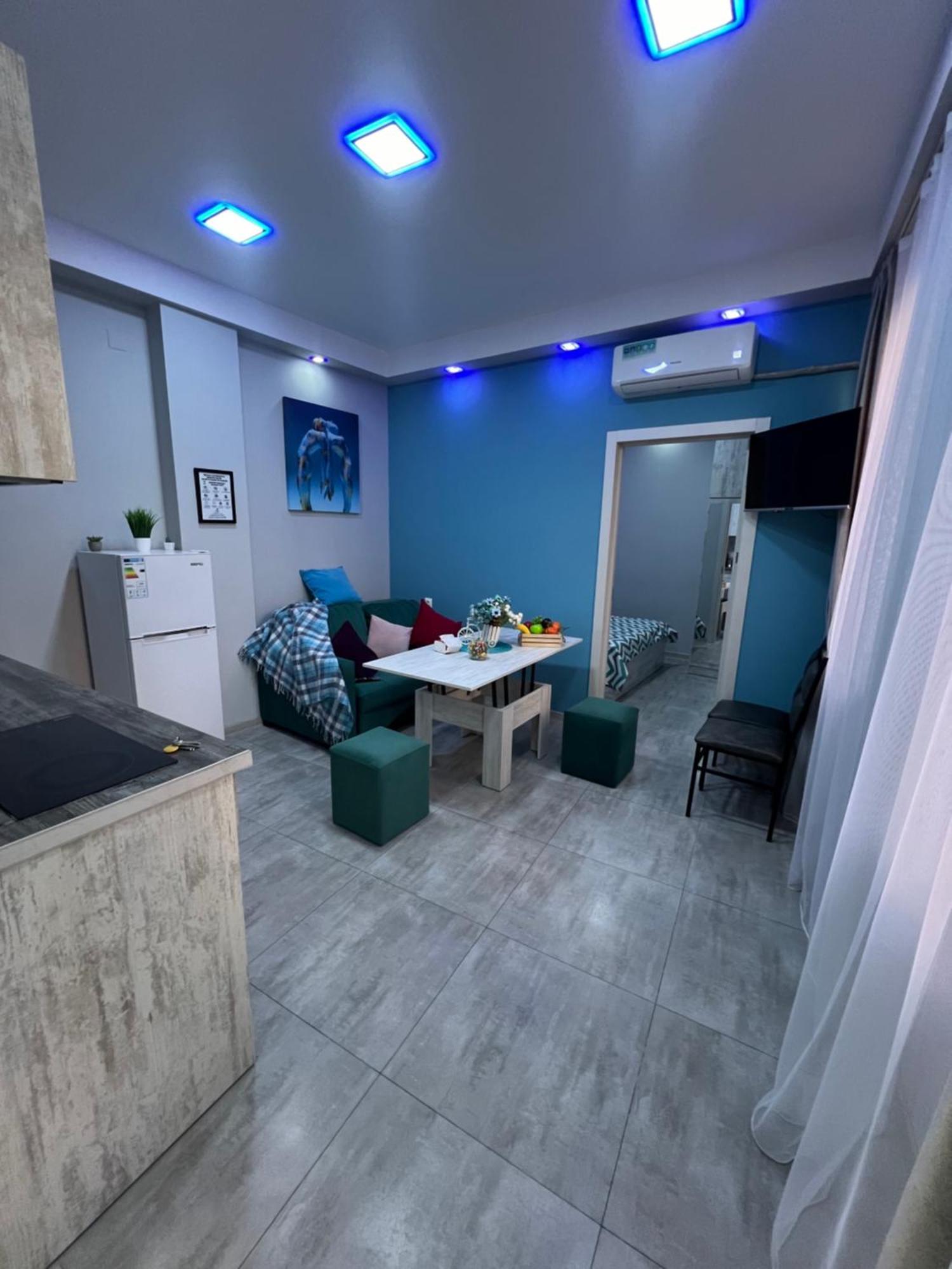 Cool Blue Interior Self Check In Apartment เยเรวาน ภายนอก รูปภาพ