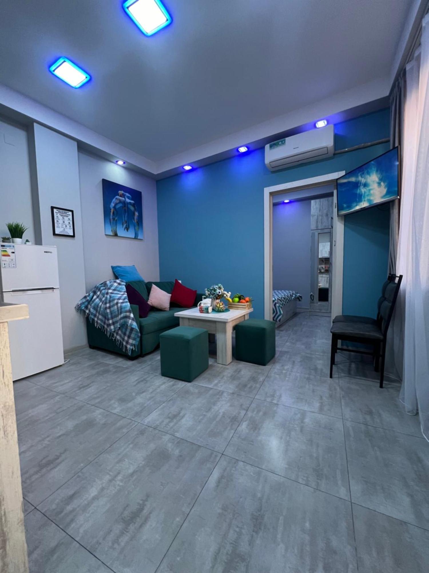 Cool Blue Interior Self Check In Apartment เยเรวาน ภายนอก รูปภาพ