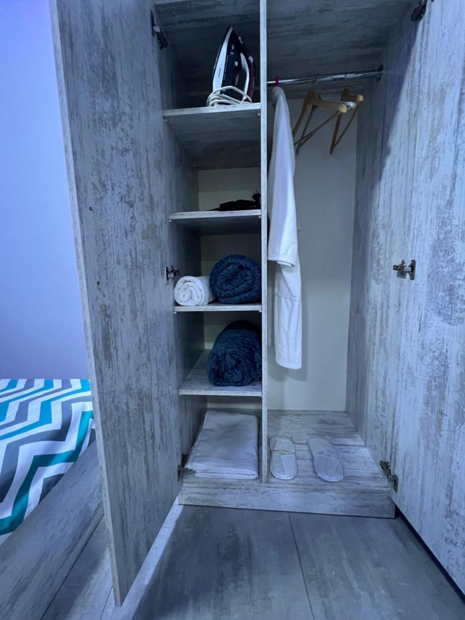 Cool Blue Interior Self Check In Apartment เยเรวาน ภายนอก รูปภาพ