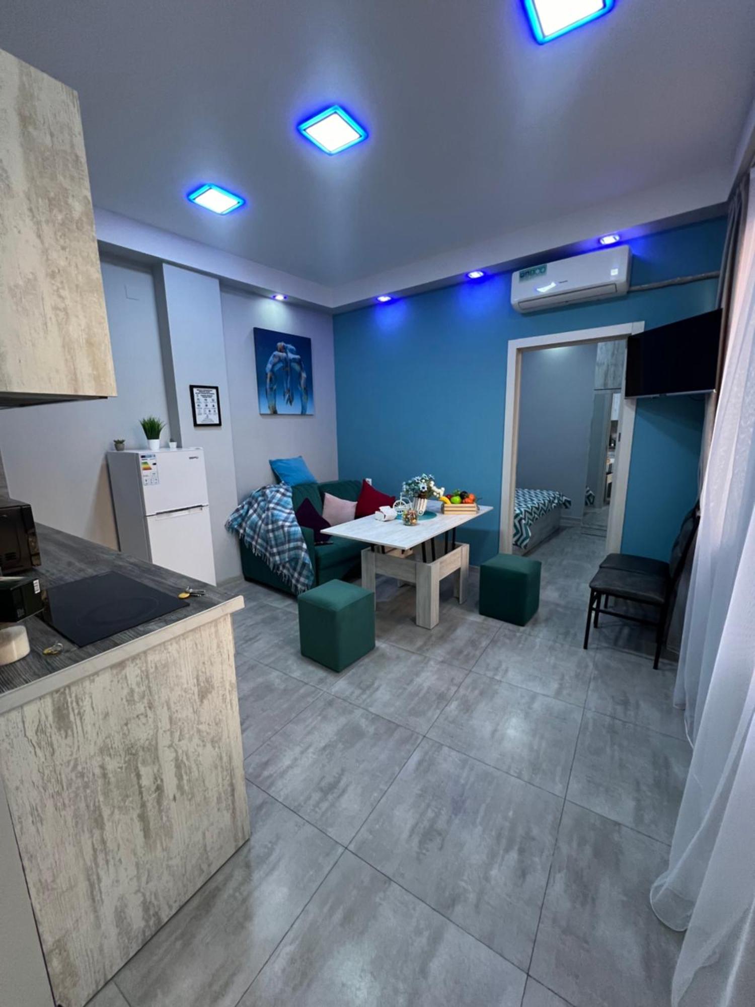 Cool Blue Interior Self Check In Apartment เยเรวาน ภายนอก รูปภาพ