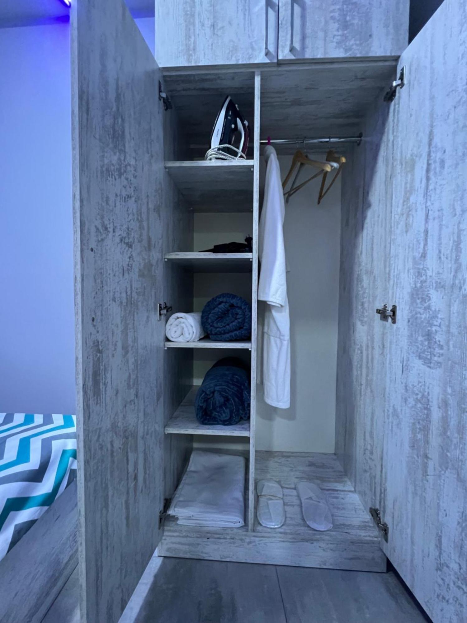 Cool Blue Interior Self Check In Apartment เยเรวาน ภายนอก รูปภาพ