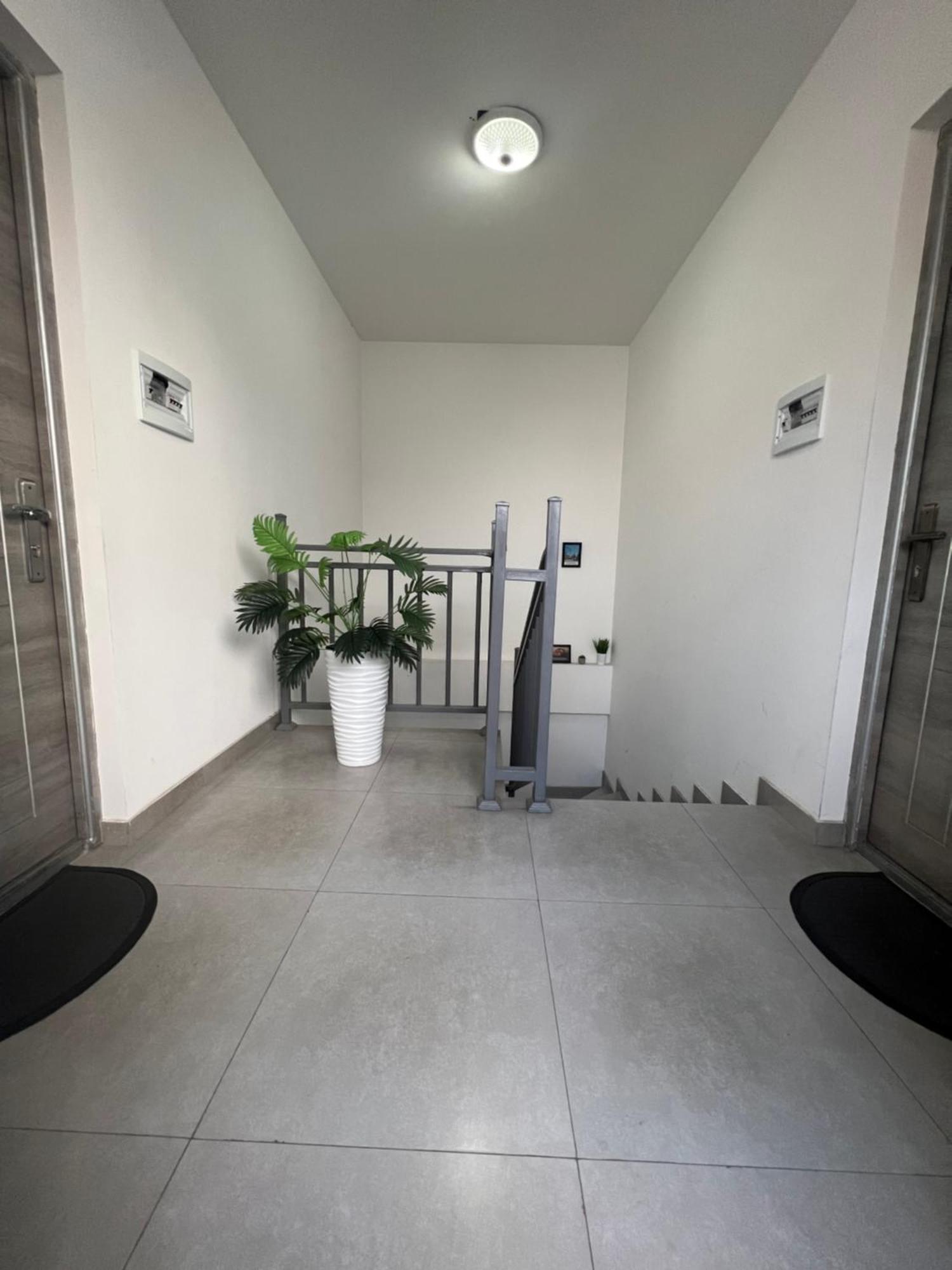 Cool Blue Interior Self Check In Apartment เยเรวาน ภายนอก รูปภาพ